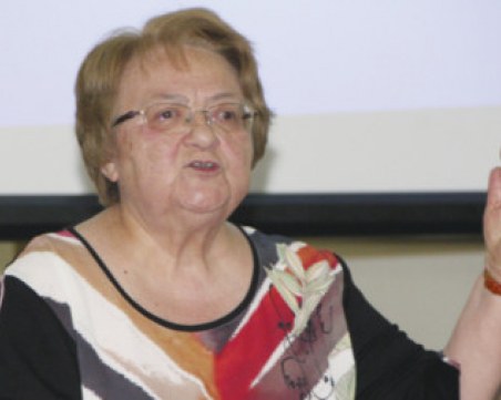 Проф. Аргирова: Вирусът дойде отслабен, кучета и котки могат да се заразят