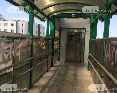 Вандали продължават да 