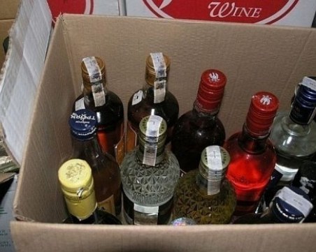 Хванаха мъж с 70 литра алкохол без бандерол в хотел в Хисаря