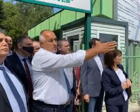 Премиерът посети обновено училище във Велинград, в което учат деца от 32 общини