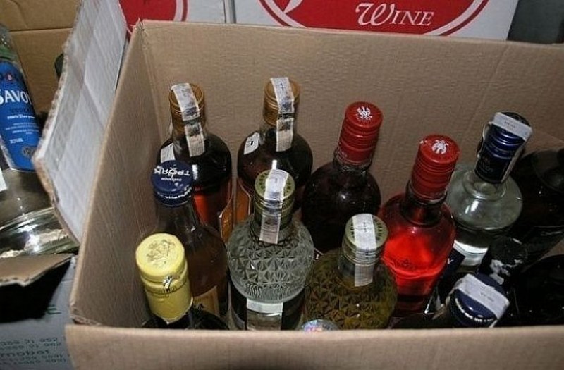 Хванаха мъж с 70 литра алкохол без бандерол в хотел в Хисаря