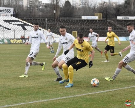 Ботев с информация за контролата със Славия