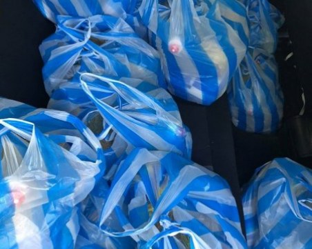 Добрините продължават! Дарител зарадва 30 души в Асеновград с храна