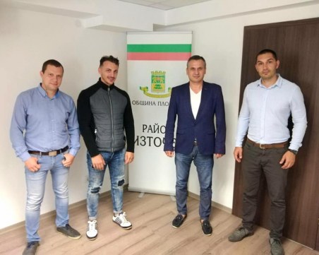 Победителят в Hell's Kitchen прави пицария в Източен