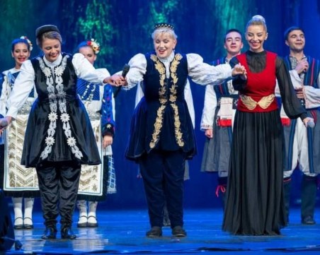 Пловдив танцува и пее с Николина Чакърдъкова