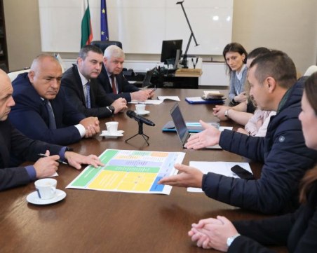 Събарят старата сграда за детската болница, ще се строи нова