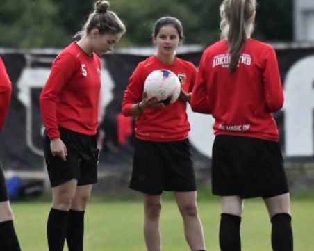 Женският тим на Локо също поднови тренировки