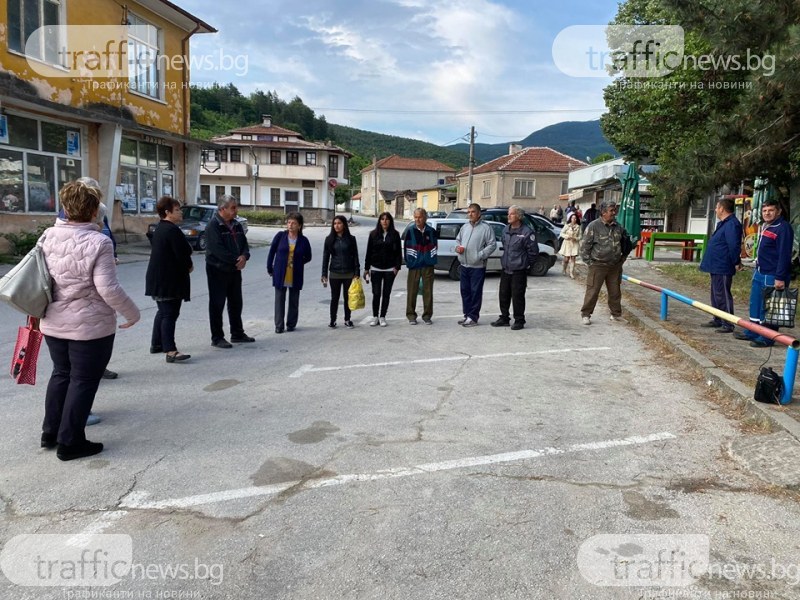 Инспекция извършват на мястото на катастрофата в село Дебръщица