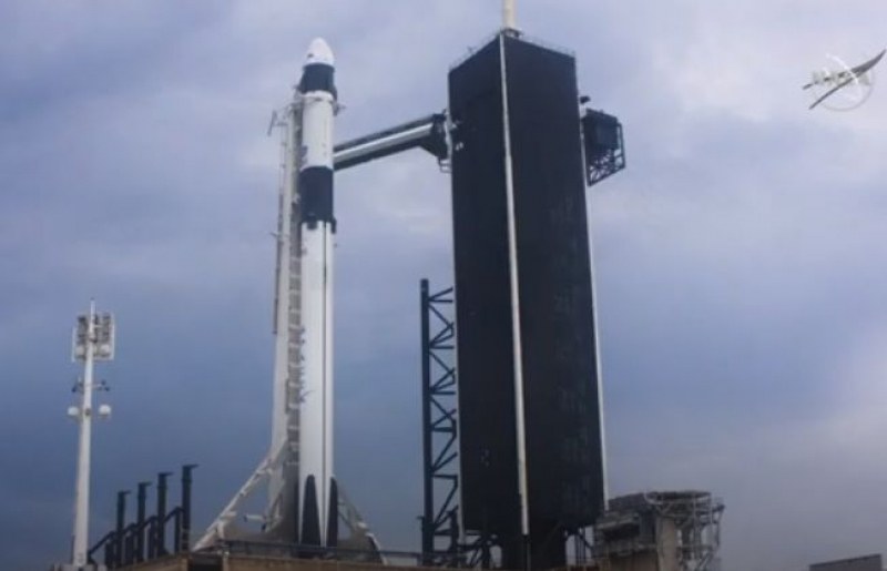 Историческа мисия: Изстрелват ракетата Falcon 9, ето кога ще прелети над България НА ЖИВО