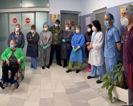 75-годишна жена оздравя от Covid-19 след 65 дни в реанимация