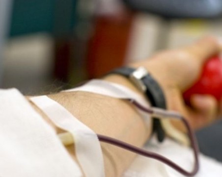 Акция за кръводаряване в Пловдив, кметът - първият дарител