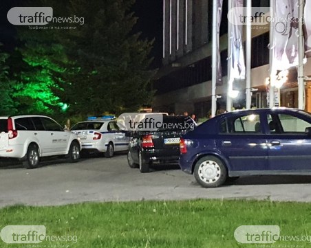 Много полиция пред клуб 