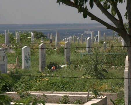 Пълни гробища в осем села в Пловдивско, местата - на изчерпване