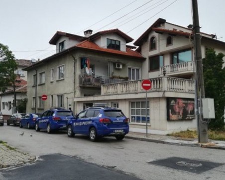 Спецакция в Ботевград! Полиция и ДАНС около дома на зам.-министър