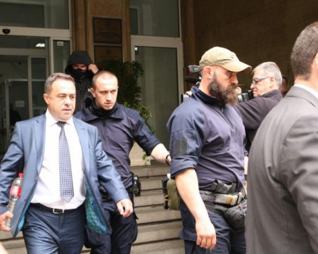 Заместник-министър с белезници! Разследват схема за внос на отпадъци