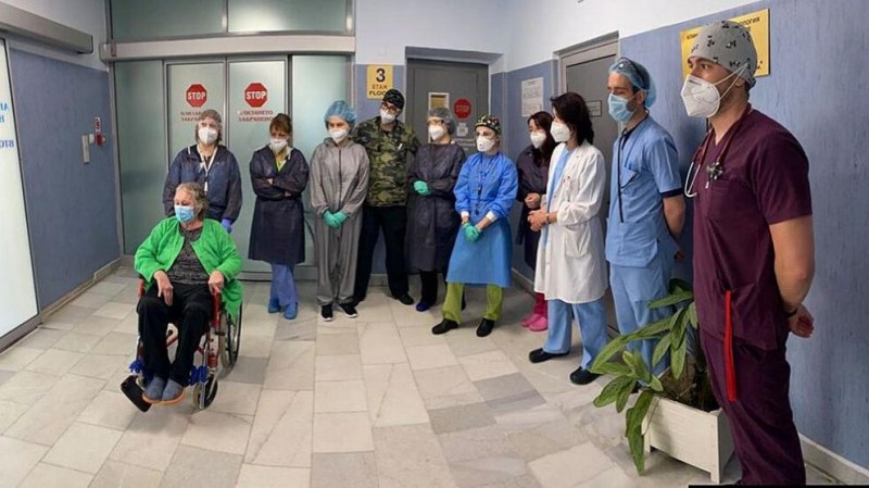 75-годишна жена оздравя от Covid-19 след 65 дни в реанимация
