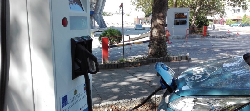 Инсталираха бързозарядна станция за електромобили в Пловдив – батерията се 