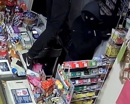 Двама обирджии с обвинения: Изпили 2 литра ракия и решили да оберат магазин