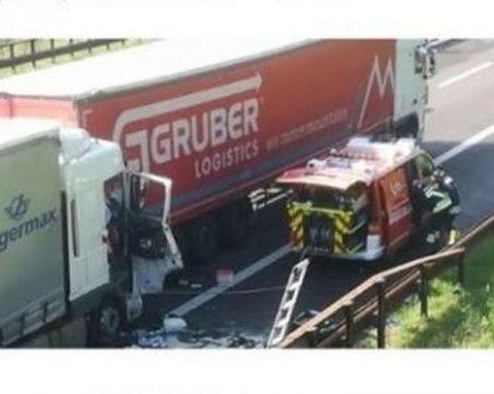 Българин загина при жестока катастрофа между два тира в Италия