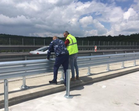 Бойко Борисов инспектира ремонта на виадукта на АМ 