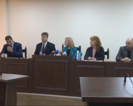 Откриха снимка с убити и суми в милиони у Бобокови