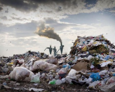 Откриха огромно количество боклук с неясен произход в Червен бряг