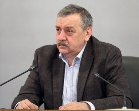 Проф. Тодор Кантарджиев: Епидемията намалява, но нека не се отпускаме