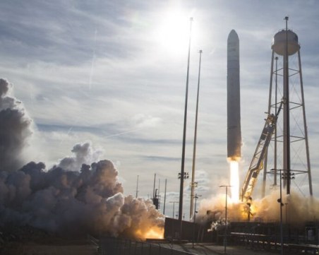 Ракета на SpaceX експлодира по време на тест в Тексас