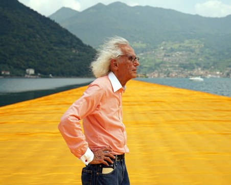 Баба Еми се скита из улиците на София! Не моли за пари, а за книги