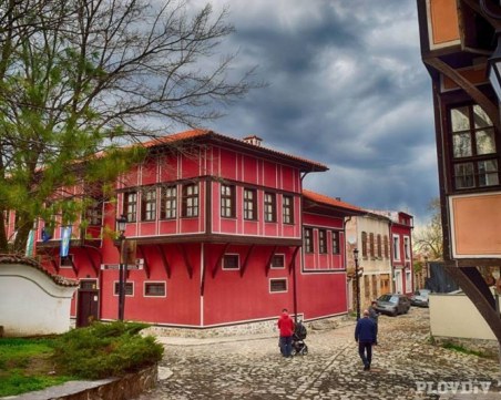 Деца от цяла България рисуват Стария град