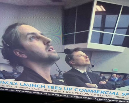 Двама българи в компанията на Мъск, изпратила първите си космонавти в космоса