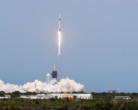 Мисията успешна! SpaceX се отправи на исторически полет в космоса НА ЖИВО