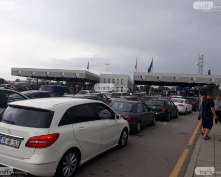 От утре: Туристи от 29 държави влизат у нас само с декларация