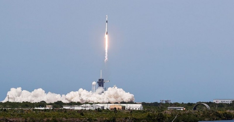 Мисията успешна! SpaceX се отправи на исторически полет в космоса НА ЖИВО
