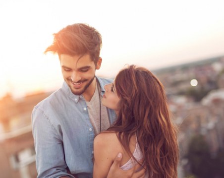 6 неща за връзката ви, които не бива да споделяте