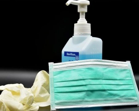 Дезинфектантите и ръкавиците вредят на кожата, могат да предизвикат гъбички