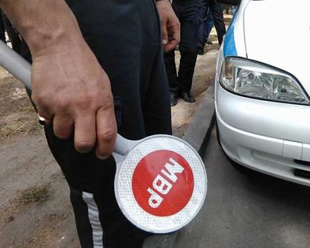 Моторист си спретна гонка с полицаи, не спря на СТОП палка