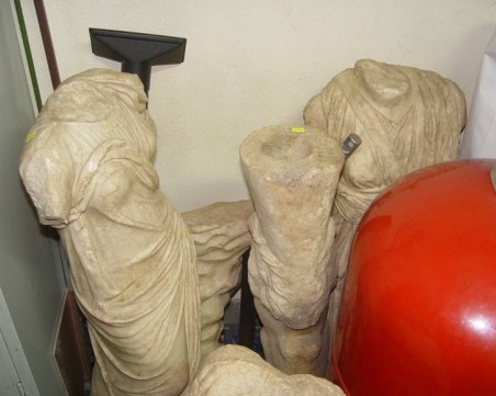 Прокуратурата с нов удар! Откри антики в мазето на фирмата на Божков