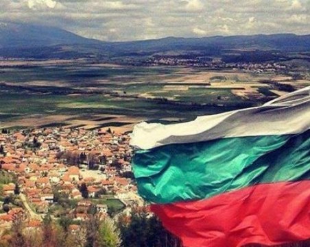 Родолюбиви ученици от Пловдив с тържествен клип: България не е просто място, където сме се родили!