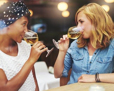 Ясно е защо жените са по-податливи на алкохолизъм от мъжете