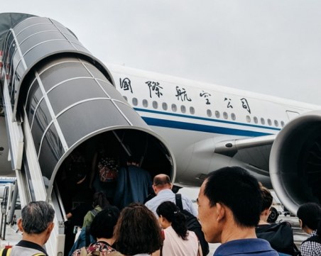 Нов удар! Забраниха на китайски авиолинии да летят до Щатите
