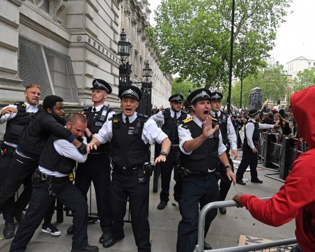 Стотици протестиращи окупираха 