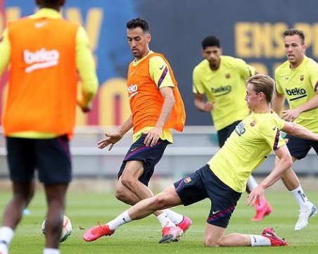 Звездите на Барса с ново орязване на заплатите