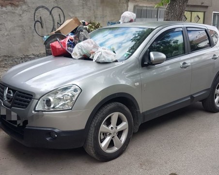 Отмъщение по пловдивски! Отрупаха джип с боклук, спрял пред контейнер в Кършияка