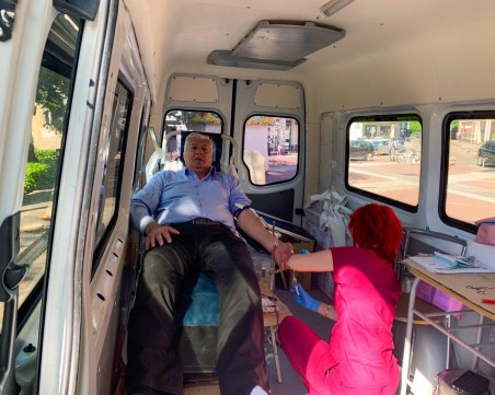 Рекорден брой общински служители дариха кръв днес в Пловдив