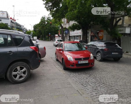 Шофьор запуши три коли пред Гранда, вдигнаха го с паяк