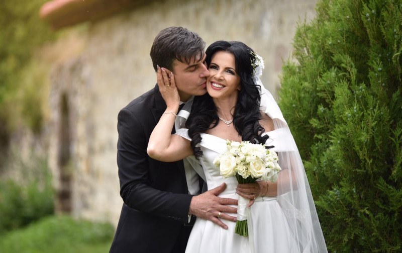 Роси Пейчева след сватбата: Цял живот мечтаех да се видя в бяло! Направих го на 46 и съм щастлива