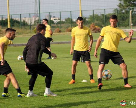 Ботев с двамата нови срещу Ботев Враца