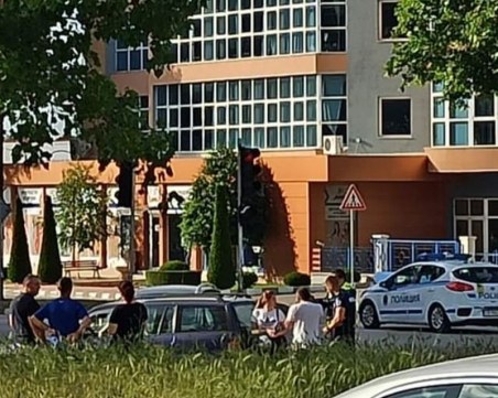 Две коли се удариха на кръстовище в Асеновград