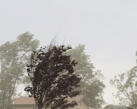 Силен вятър и днес, очакват се и валежи